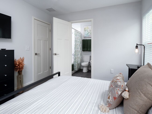 Building Photo - 4 Bedroom, 4 Bathroom House