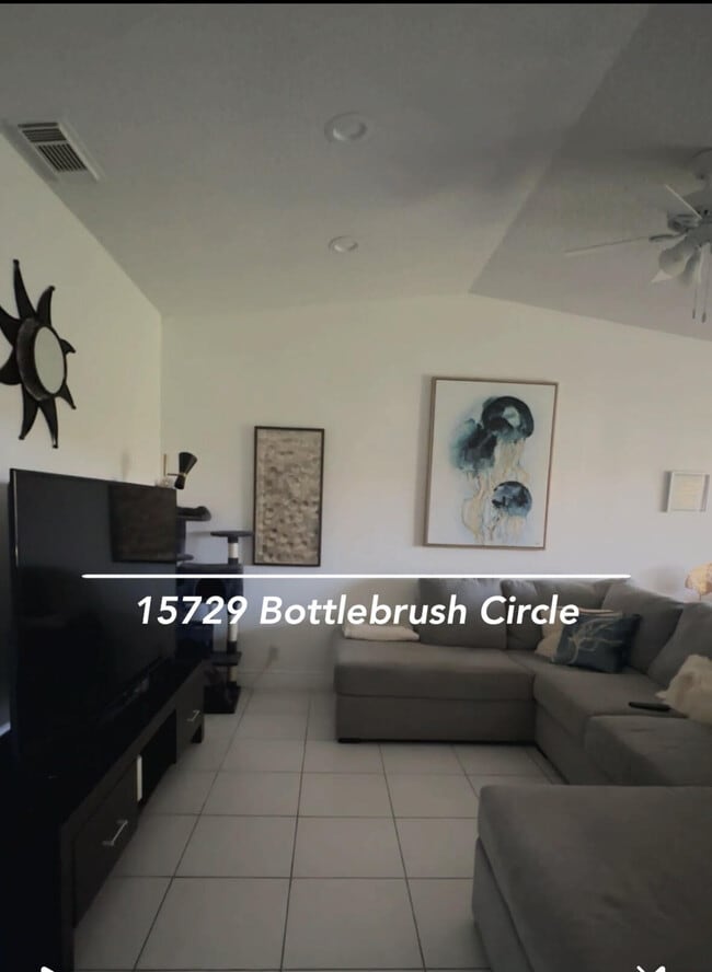 Building Photo - 15729 Bottlebrush Cir