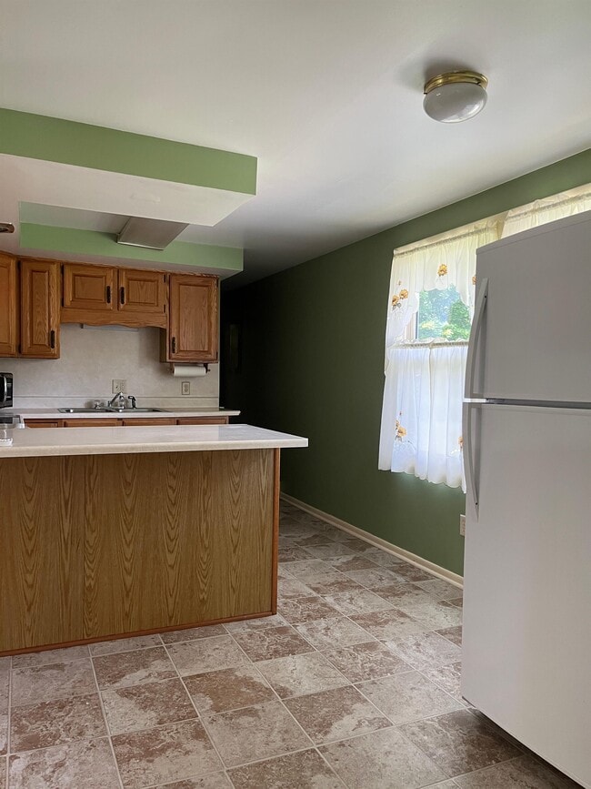Building Photo - 6103 Glenview Dr