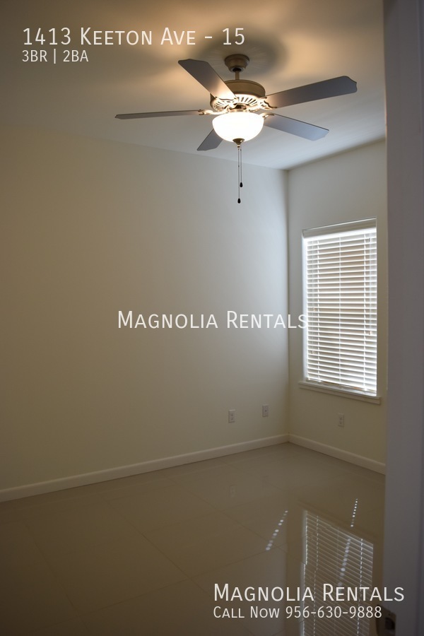 Building Photo - Las Jollas Condominiums II