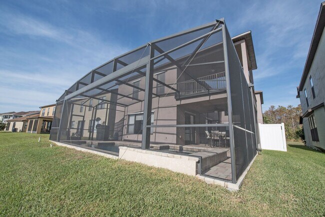 Building Photo - Large, Executive style 3/2.5 Lakefront/POOL Home in East Park of Lake Nona