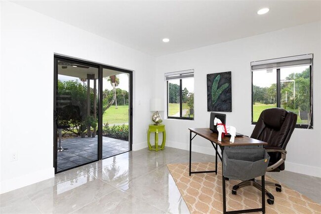 Building Photo - 5109 Banyan Ln