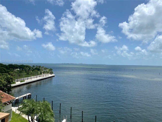 Building Photo - 1632 S Bayshore Ct