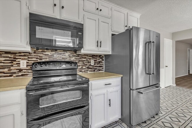 Building Photo - 3600 Sunvalley Dr