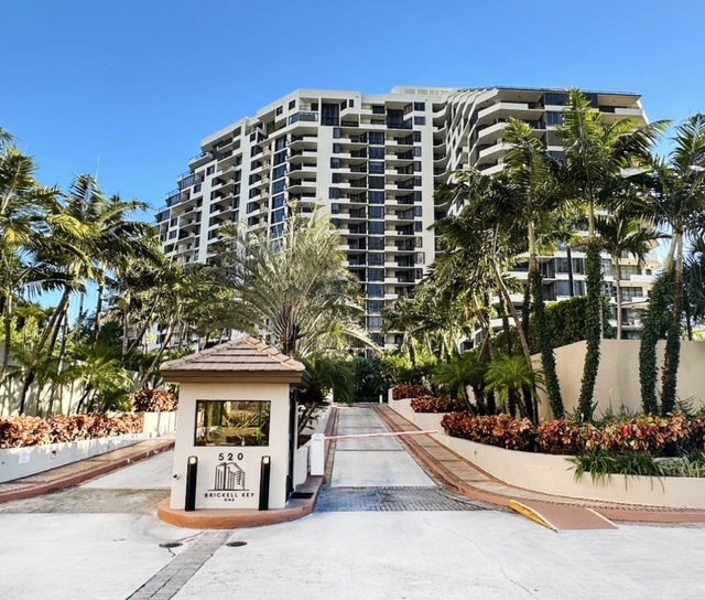 Building Photo - 520 Brickell Key Dr