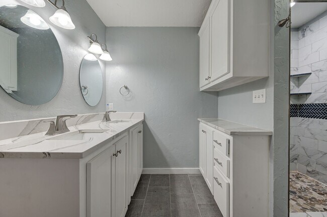 Building Photo - 3619 Chatham Ct