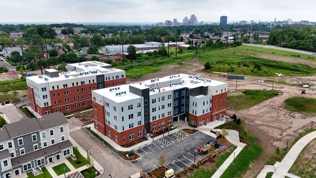 Building Photo - Heights at Village at Park River