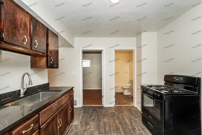 Building Photo - 6350 Meadowbrook Rd