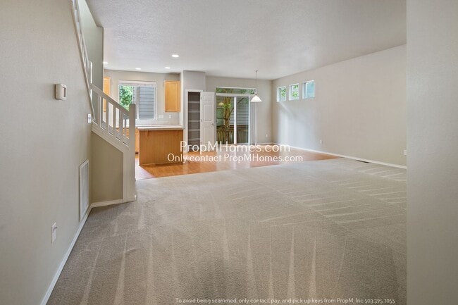 Building Photo - Light & Bright Three Bedroom Home in Aloha!