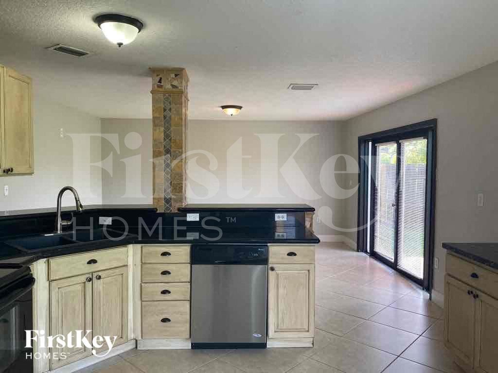 Building Photo - 16119 SW 61st Ln