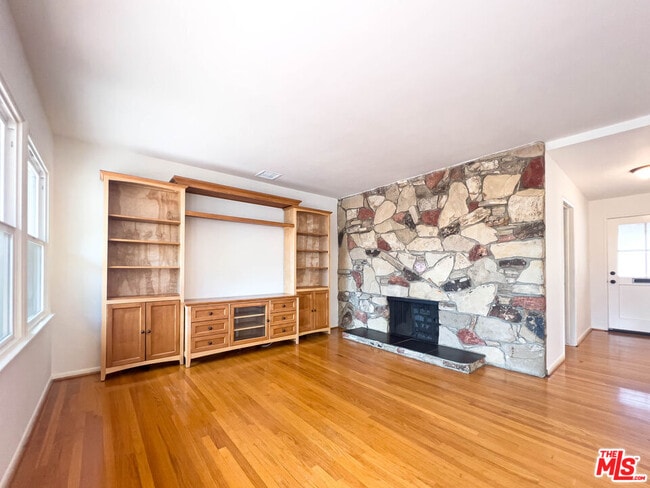 Building Photo - 626 Irving Dr