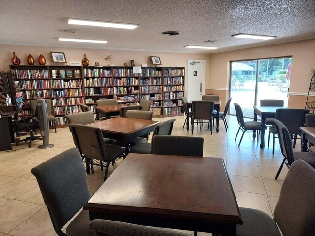 Building Photo - 20 Abbey Ln