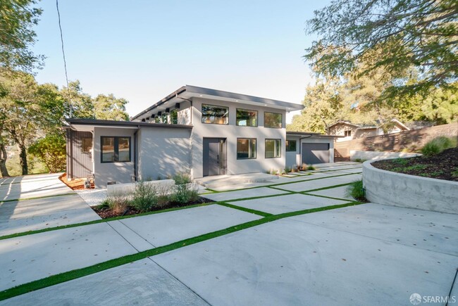 Building Photo - 81 Estates Dr