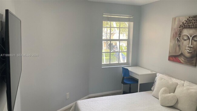 Building Photo - 10138 Royal Palm Blvd