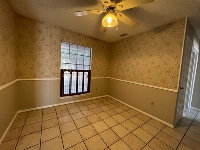 Building Photo - 33 Shady Brook Cir