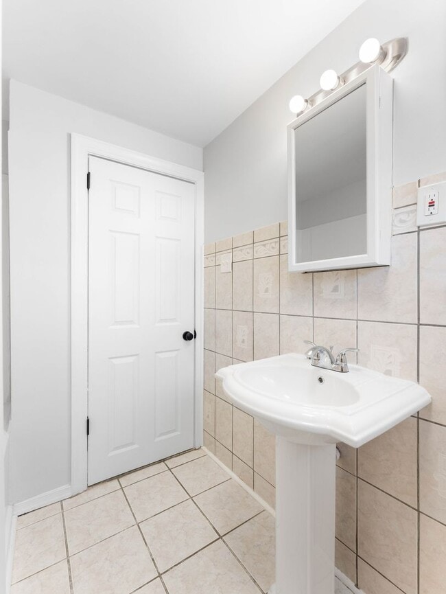 Building Photo - Charming 3-Bedroom Home with Full Basement & Backyard in Lumberton Township