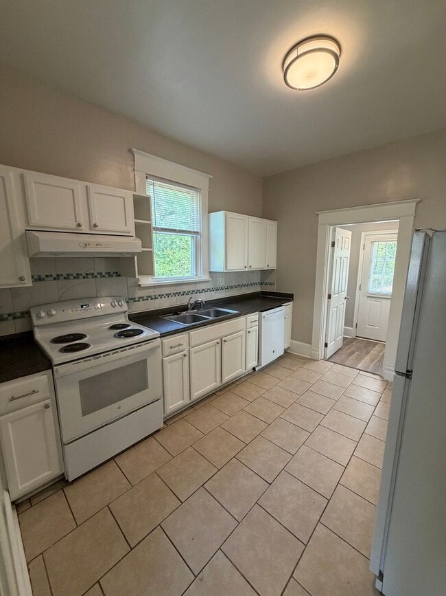 Building Photo - Charming 4bdrm/1.5bth Home Located in Richmond's North Highland Park w/Balcony!!