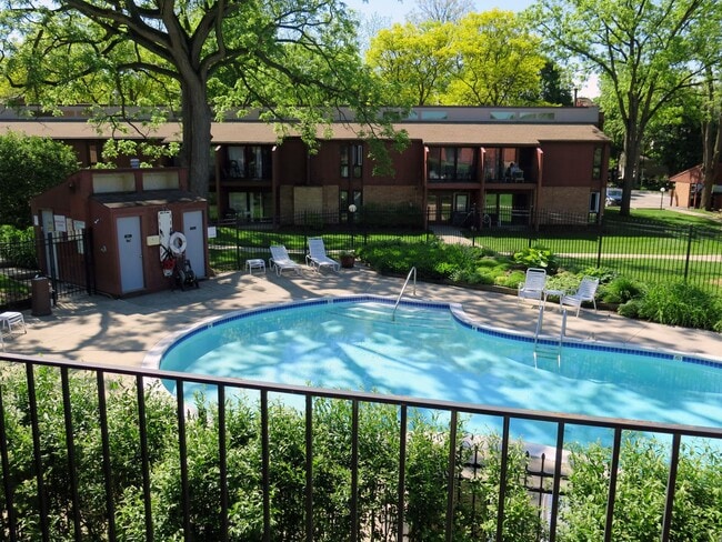 Building Photo - Two-Bedroom Condo| Parking + WiFi Included!