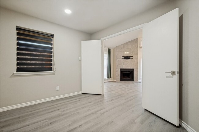 Building Photo - 945 Ramblewood Dr