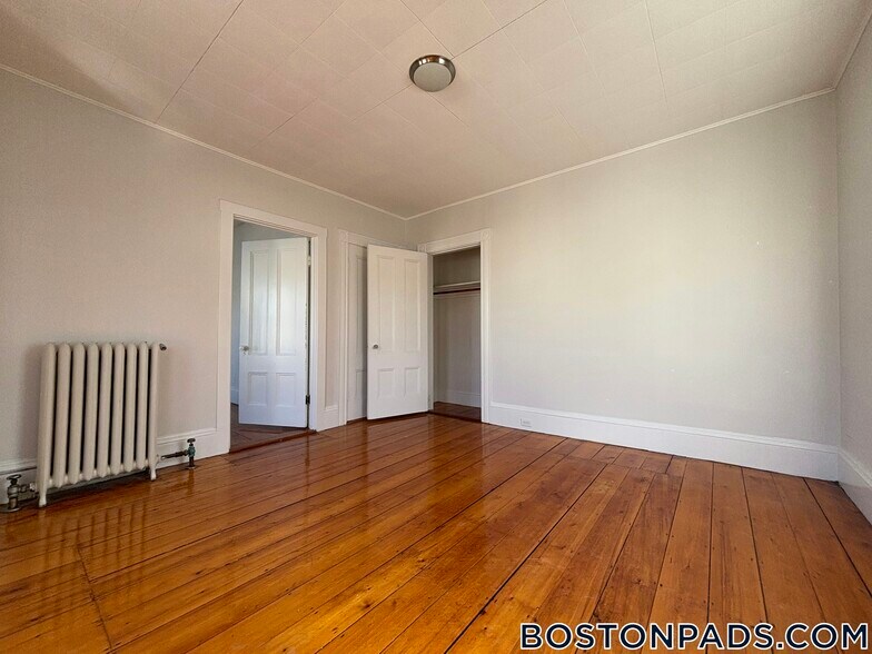 Building Photo - 141 Brown St