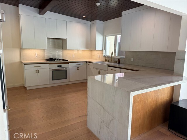 Building Photo - 940 Crestview Dr