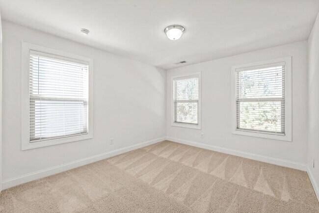 Building Photo - Beautiful Home in Prime Ballantyne Location