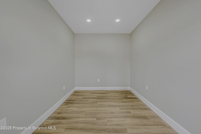 Building Photo - 215 Hickory St