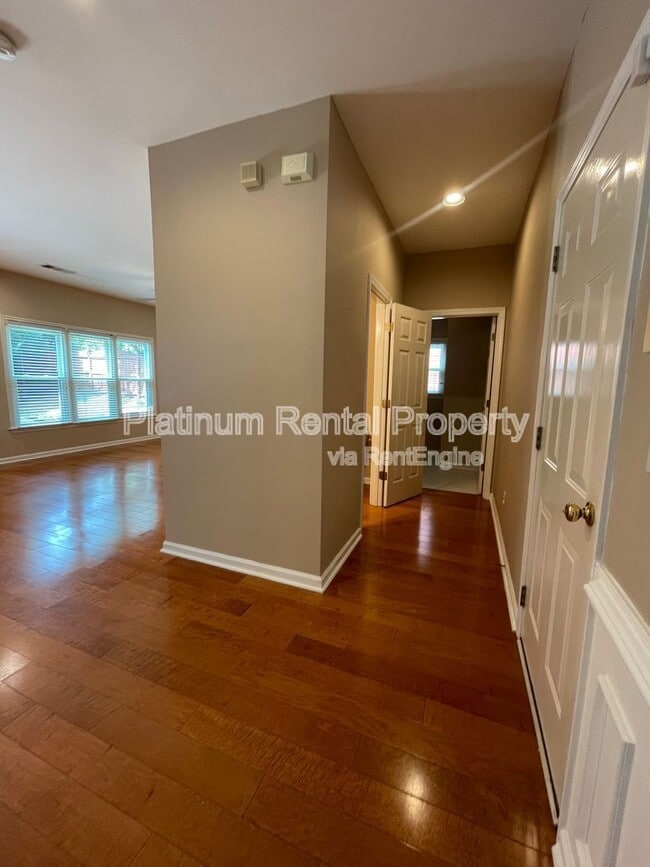 Building Photo - 4916 Durley Ln SE