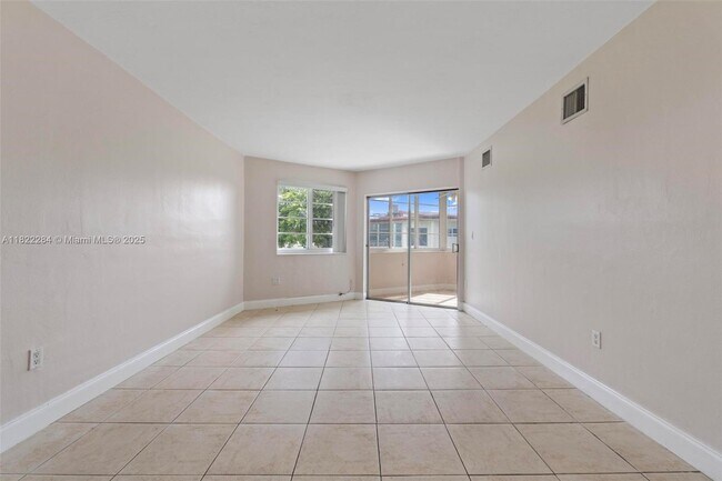 Building Photo - 1667 NE Miami Gardens Dr