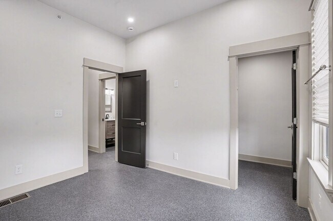 Building Photo - 1105 Logan St