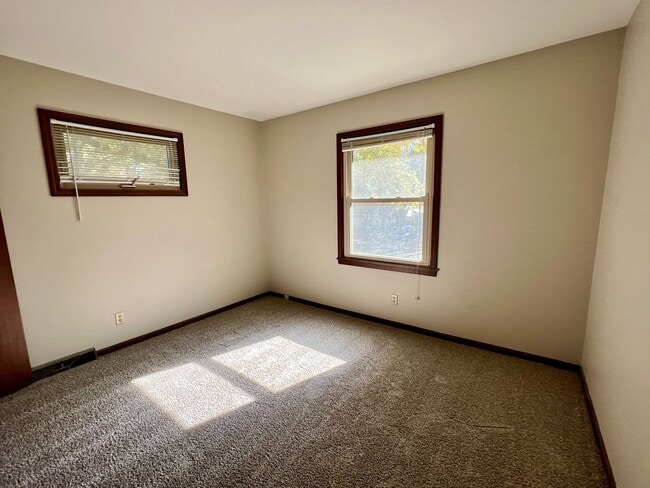 Building Photo - Amazing 4 Bedroom Home!