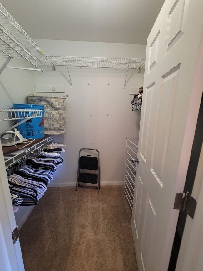 Building Photo - Available now! Maui Gardens One bedroom on...