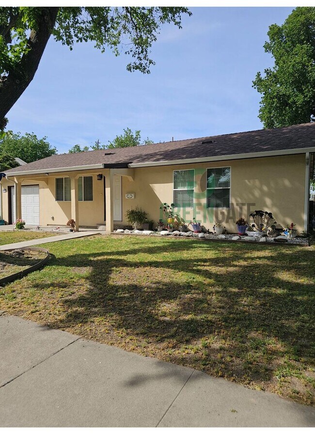 Building Photo - AVAILABLE NOW!! 3 Bedroom 2 Bath Home in Tracy!