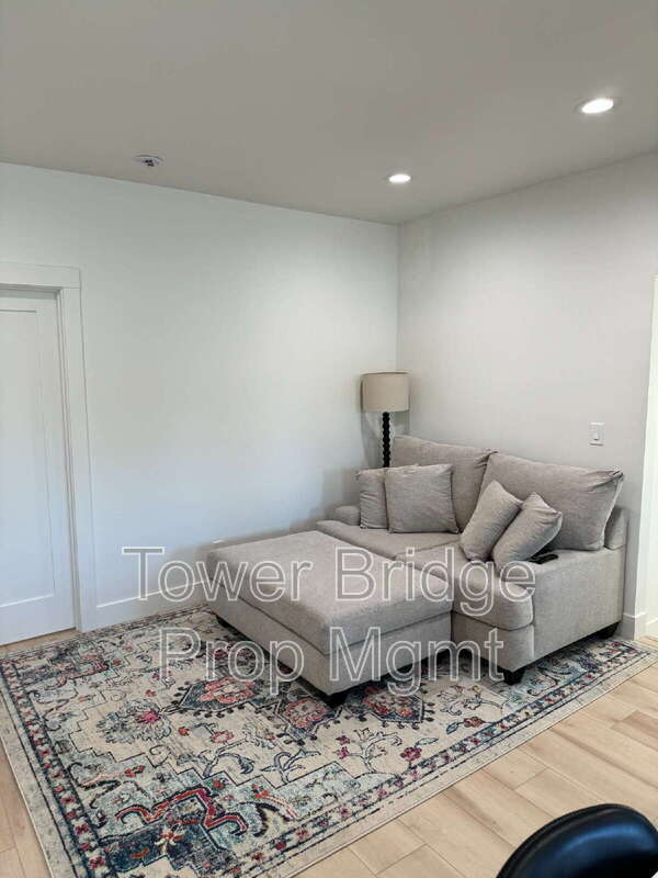 Building Photo - 3897 7th Ave