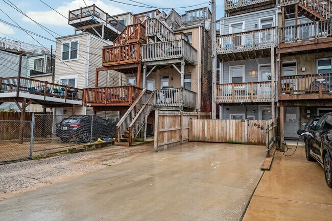 Building Photo - Gorgeous renovated home in Riverside Neigh...