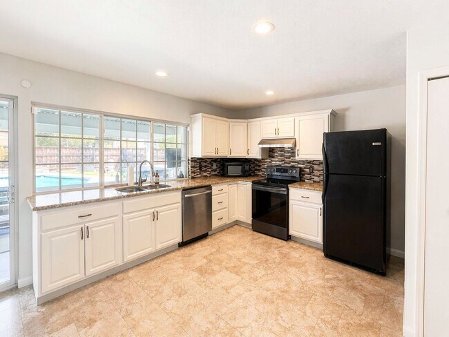 Building Photo - 11067 Wallbrook Dr