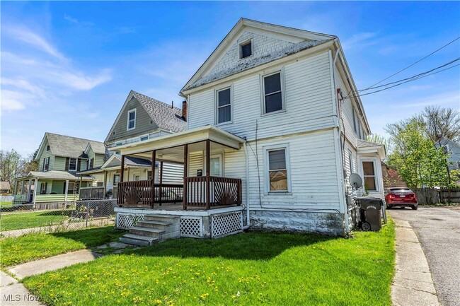 Building Photo - 352 7th St