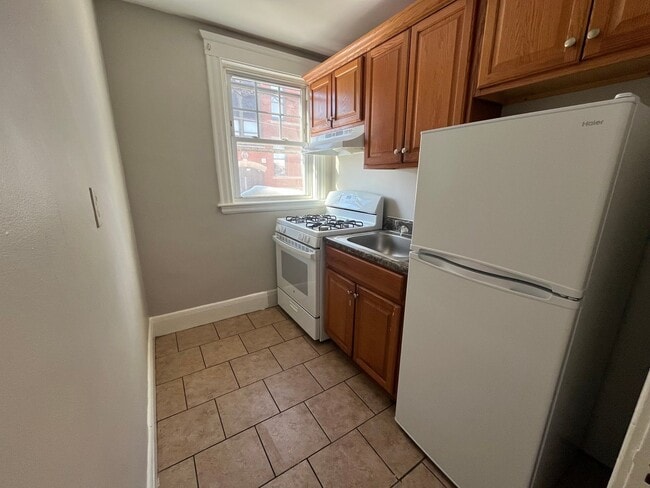 Building Photo - 119 Lewis St