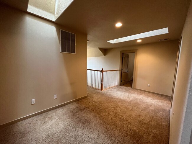 Building Photo - 1273 W Ann Taylor St