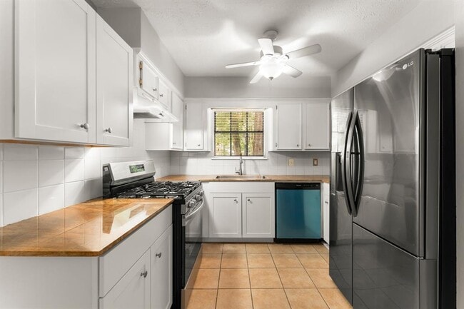 Building Photo - 25 Capewood Ct