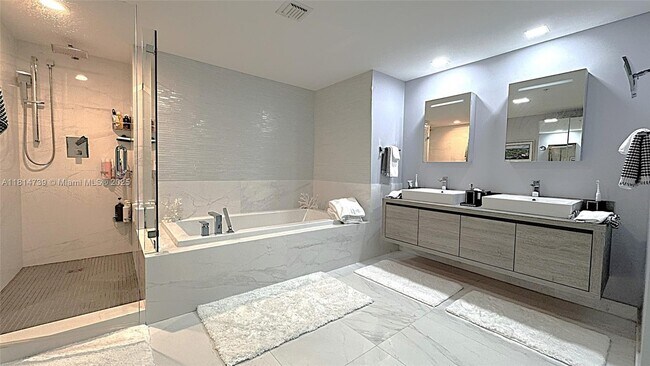 Building Photo - 400 Sunny Isles Blvd