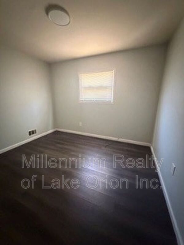 Building Photo - 844 Kettering Ave