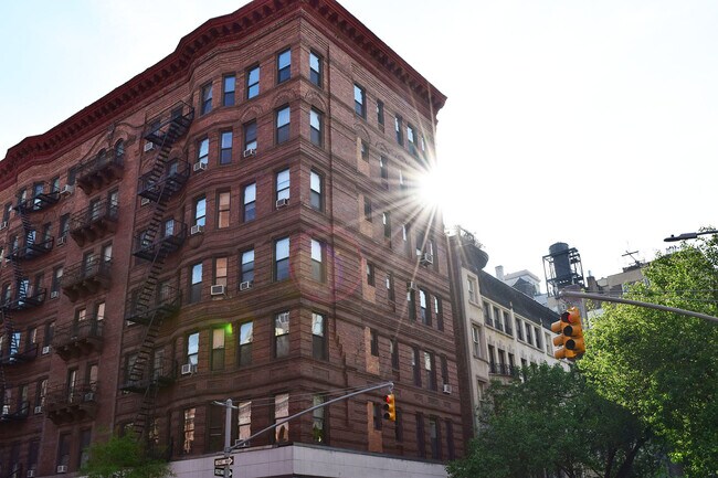 Building Photo - 30 E 95th St