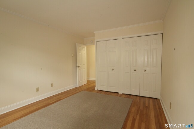 Building Photo - 637 Cove Rd
