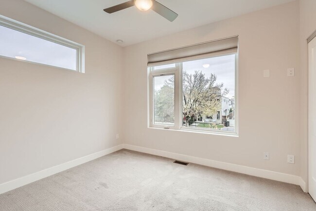 Building Photo - GORGEOUS TOWNHOUSE IN RiNo