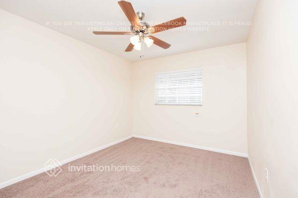 Building Photo - 984 Oak Dr