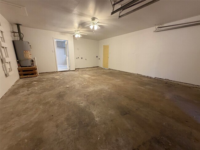 Building Photo - 9227 Vanwood St