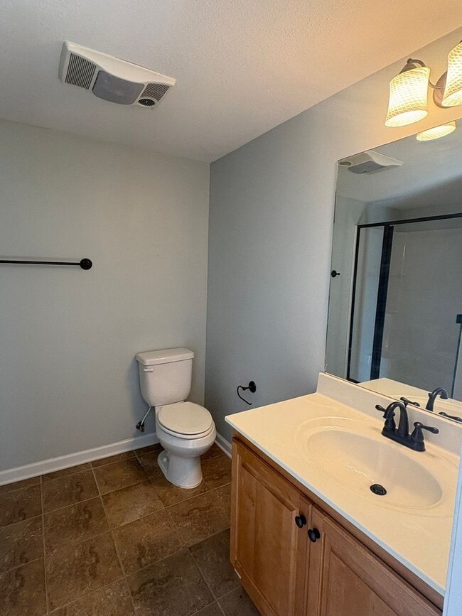 Building Photo - 4 Bedroom 3 Bath House