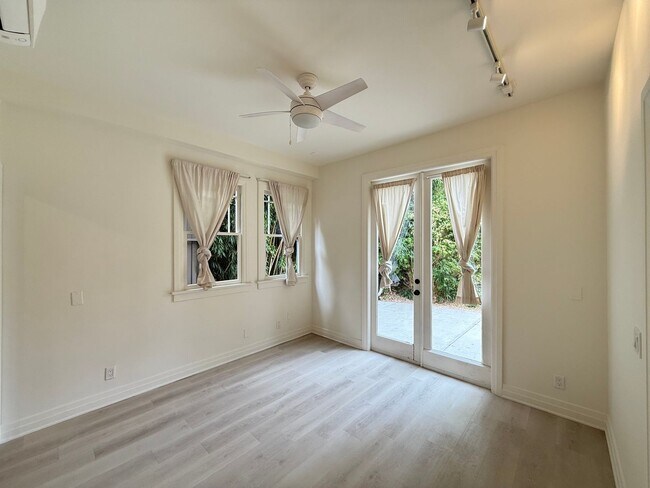 Building Photo - ***Charming One Bedroom in Venice***