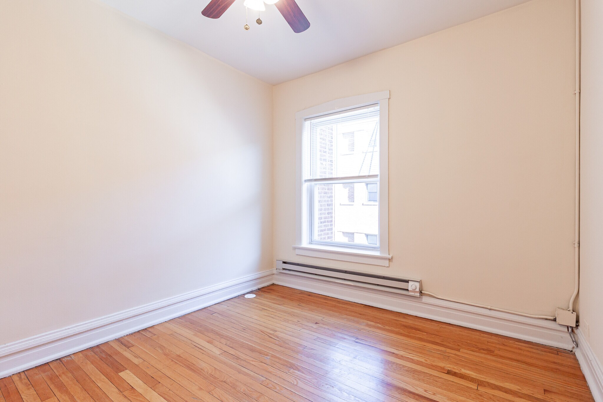 Building Photo - 951 W Cornelia Ave